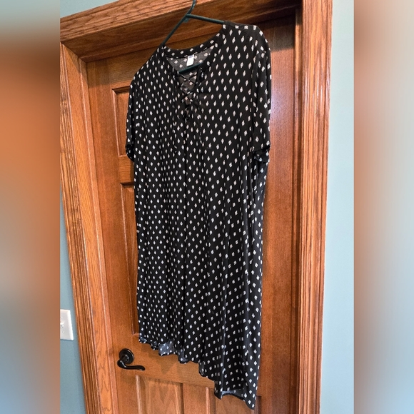 Old Navy Women's size XL Dress, Lightweight, Perfect Shape, Never Worn, Rayon - Picture 3 of 7